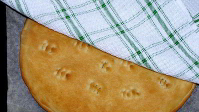 двухслойная фокачча с оливками и молодым сыром