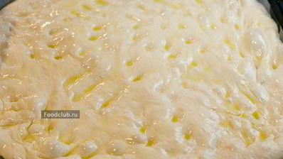 фокачча с чесноком и розмарином