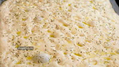 фокачча с чесноком и розмарином