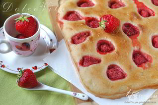 Фокачча с клубникой