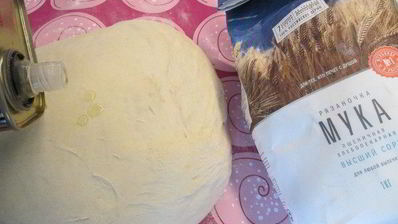 фокачча с орегано, паприкой и вялеными томатами