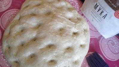 фокачча с орегано, паприкой и вялеными томатами