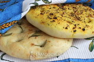 Фокачча тонкая с ароматными травами