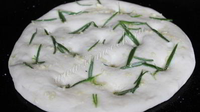 фокачча тонкая с ароматными травами