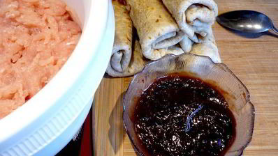 индийская лепешка с куриной колбаской и овощами