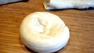 индийская лепешка с куриной колбаской и овощами