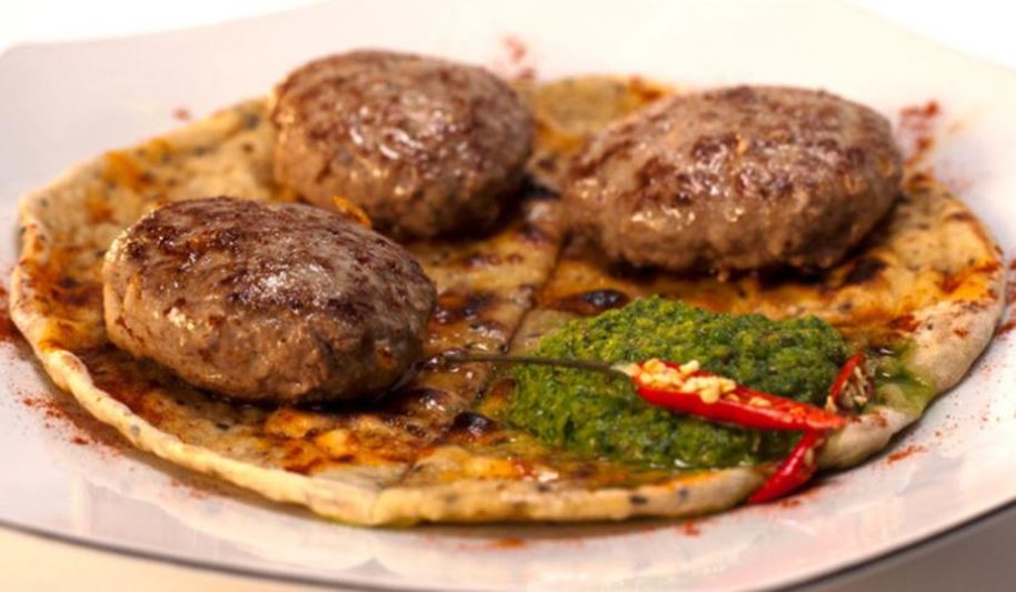 Рецепт кефты из баранины на лепешке с кунжутом