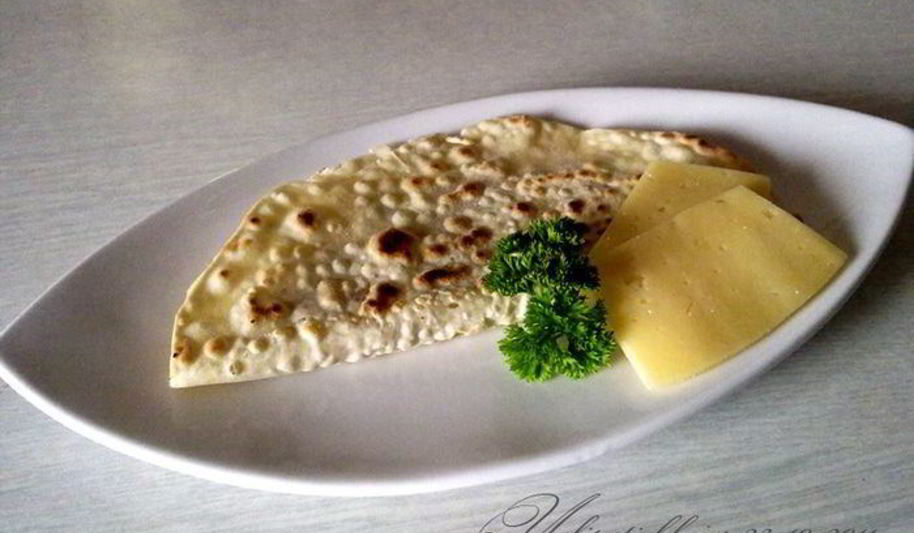 Рецепт лепешки с сыром, орехами и зеленью