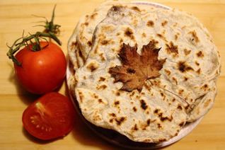 Лепешки с луковой начинкой