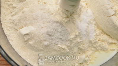 лепешки с сыром и колбасой на кефире