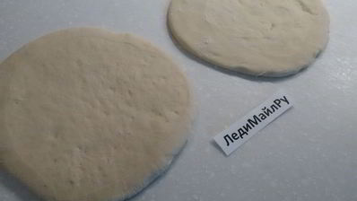 лепешки с яичницей и рукколой