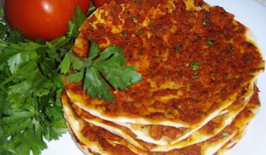 Рецепт ломаджо — армянских мясных лепешек
