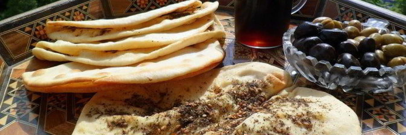 Манаиш-лепешки с сыром и кунжутом, заатаром