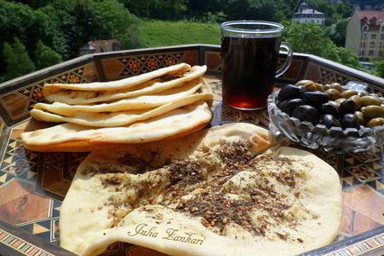 Манаиш-лепешки с сыром и кунжутом, заатаром