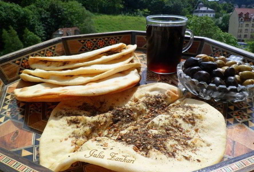 Манаиш-лепешки с сыром и кунжутом, заатаром