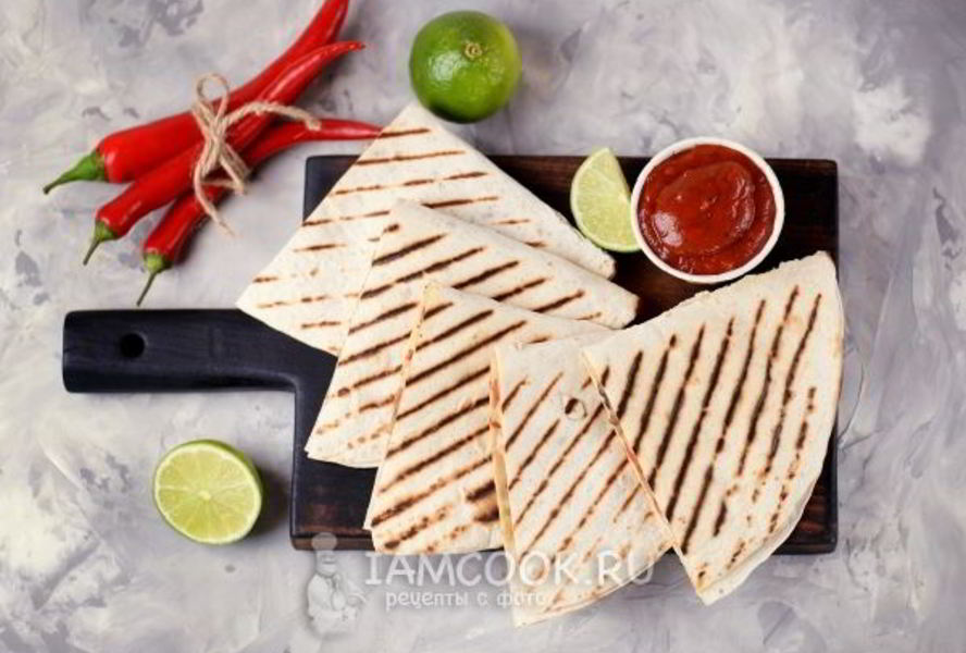 Мексиканская лепешка с начинкой