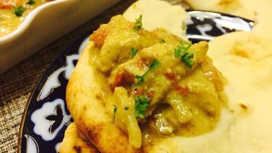 ореховое карри с куриной грудкой и лепешкой наан