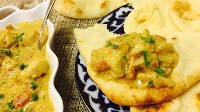 ореховое карри с куриной грудкой и лепешкой наан