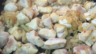 ореховое карри с куриной грудкой и лепешкой наан