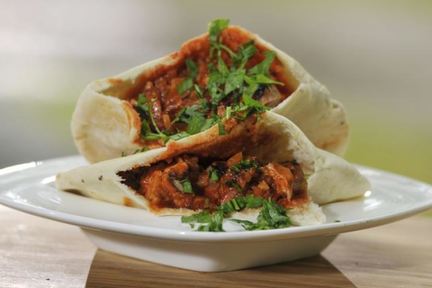 Пита с индейкой и салатом