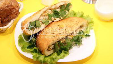 пита с начинкой из печени трески