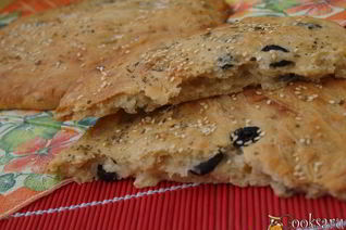 Пряная фокачча с маслинами