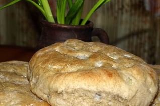 Пшенично-ржаные лепешки с луком