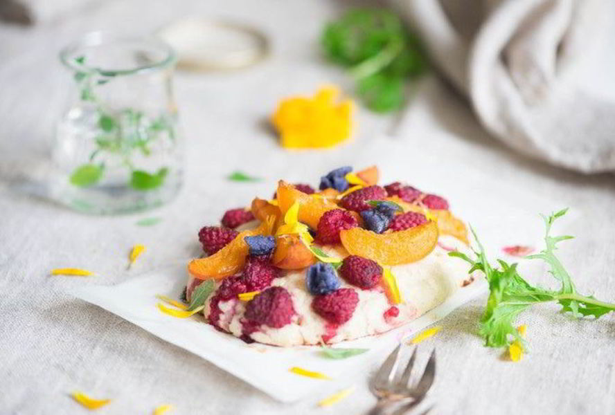 Сладкая фокачча с лавандой, малиной и абрикосами