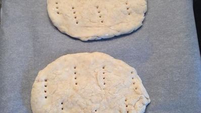 сладкая фокачча с лавандой, малиной и абрикосами