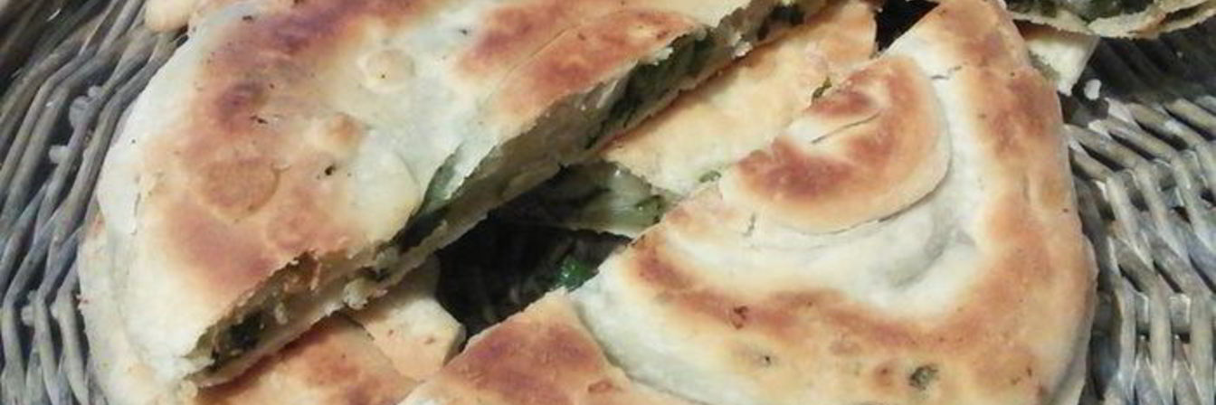 Слоеные лепешки на топленом масле с сезонной зеленью