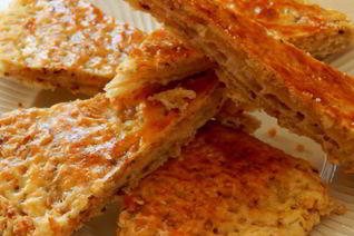 Сырно-ореховая лепешка