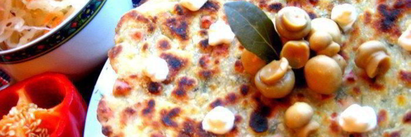 Сырно-тыквенные лепешки с колбасой и зеленью