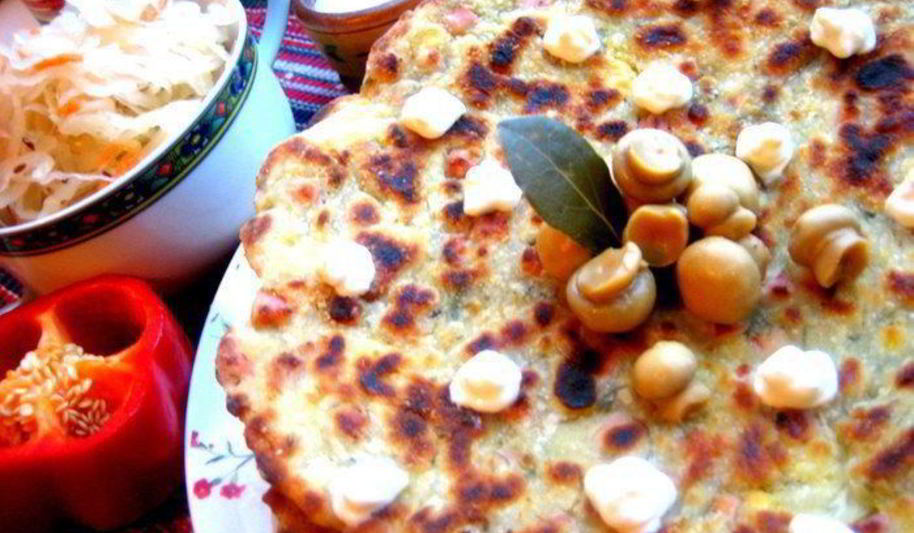 Рецепт сырно-тыквенных лепешки с колбасой и зеленью