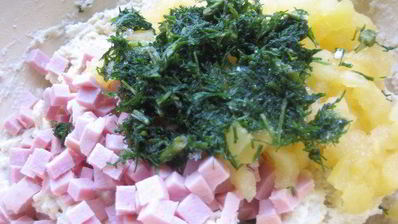 сырно-тыквенные лепешки с колбасой и зеленью