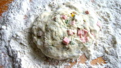 сырно-тыквенные лепешки с колбасой и зеленью