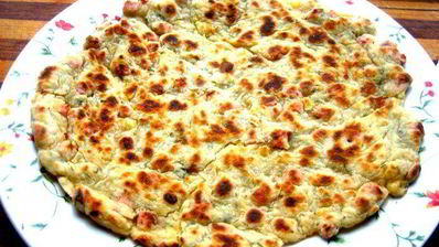 сырно-тыквенные лепешки с колбасой и зеленью