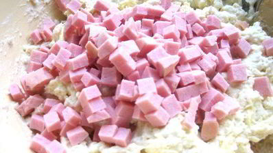 сырно-тыквенные лепешки с колбасой и зеленью