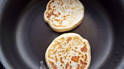 сырные лепешки на кефире на сковороде