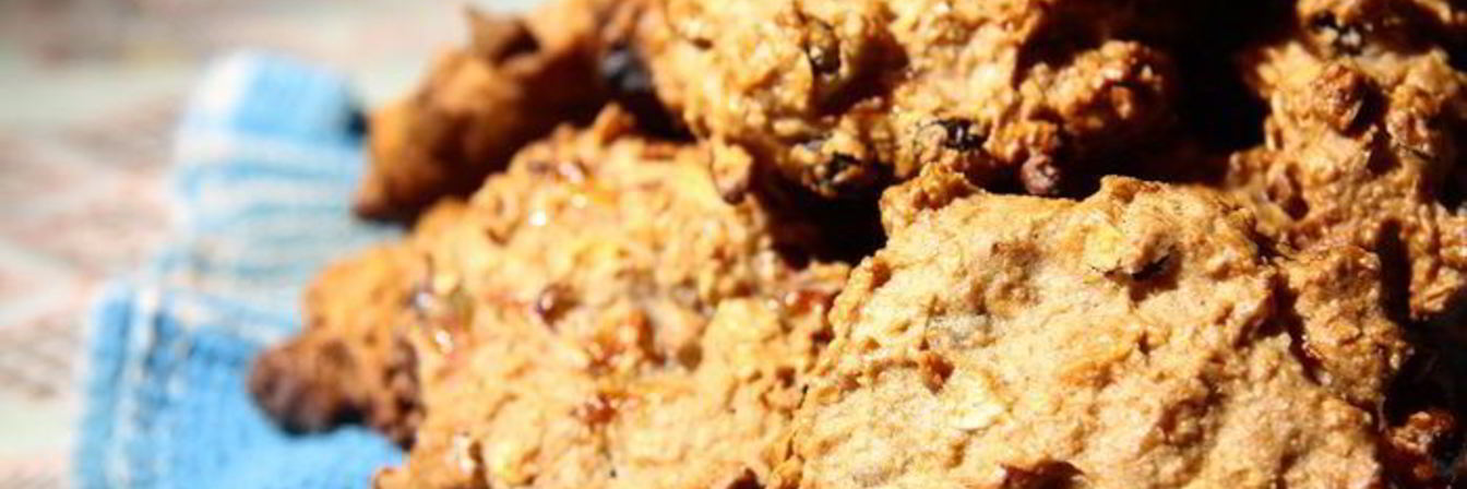 Сытно, вкусно, полезно-овсяные лепешки с изюмом, яблоком, бананом и орешками