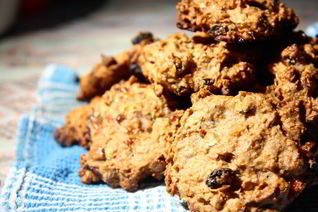 Сытно, вкусно, полезно-овсяные лепешки с изюмом, яблоком, бананом и орешками