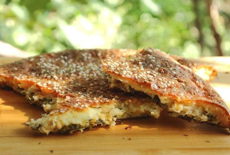 Творожная лепешка с начинкой из сыра