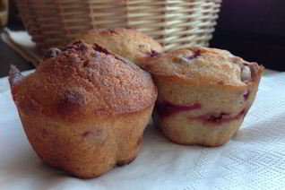 Банановые маффины с клюквой