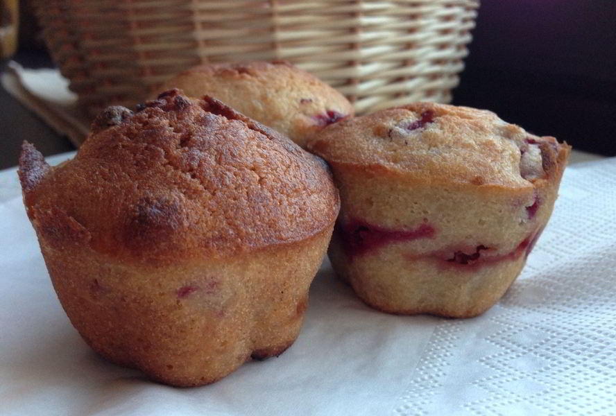 Банановые маффины с клюквой