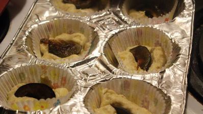 безглютеновые карамельные маффины со сливами