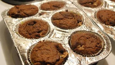 безглютеновые карамельные маффины со сливами