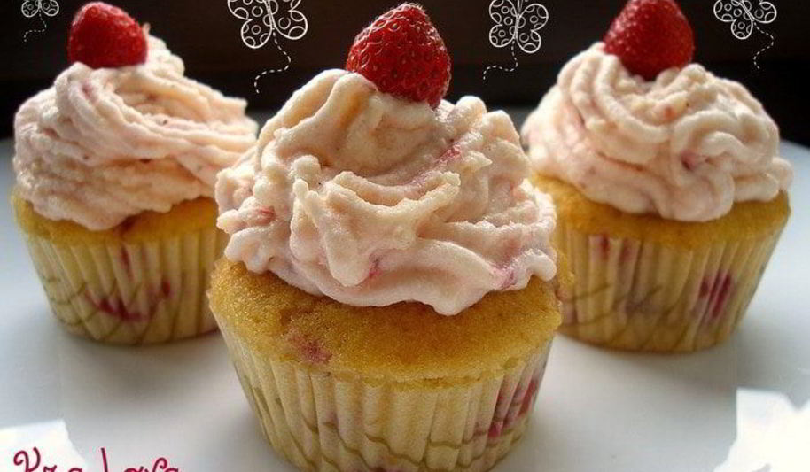 Рецепт клубничных маффинов с клубничным кремом