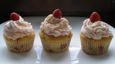 клубничные маффины с клубничным кремом