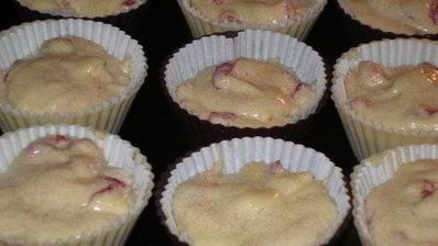 клубничные маффины с клубничным кремом