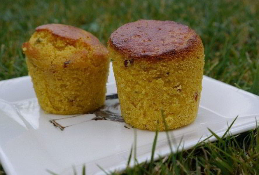 Кукурузные маффины с беконом и тимьяном