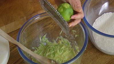 маффины с кабачком, кардамоном и лаймом